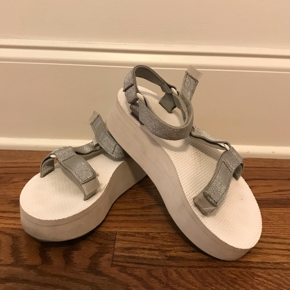 Teva platform / wedge